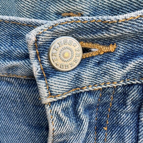 Freego Vintage 80s Womens High-Waisted Pleated Light Blue Worn Denim Jeans 28x31 - Picture 2 of 11